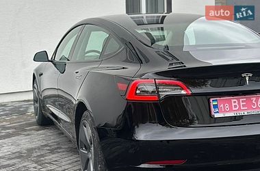 Седан Tesla Model 3 2023 в Дубні