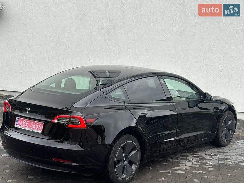 Седан Tesla Model 3 2023 в Дубно
