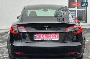 Седан Tesla Model 3 2023 в Дубно