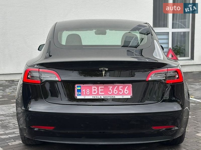 Седан Tesla Model 3 2023 в Дубно