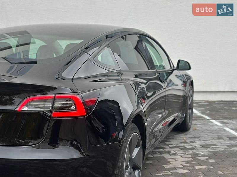 Седан Tesla Model 3 2023 в Дубно
