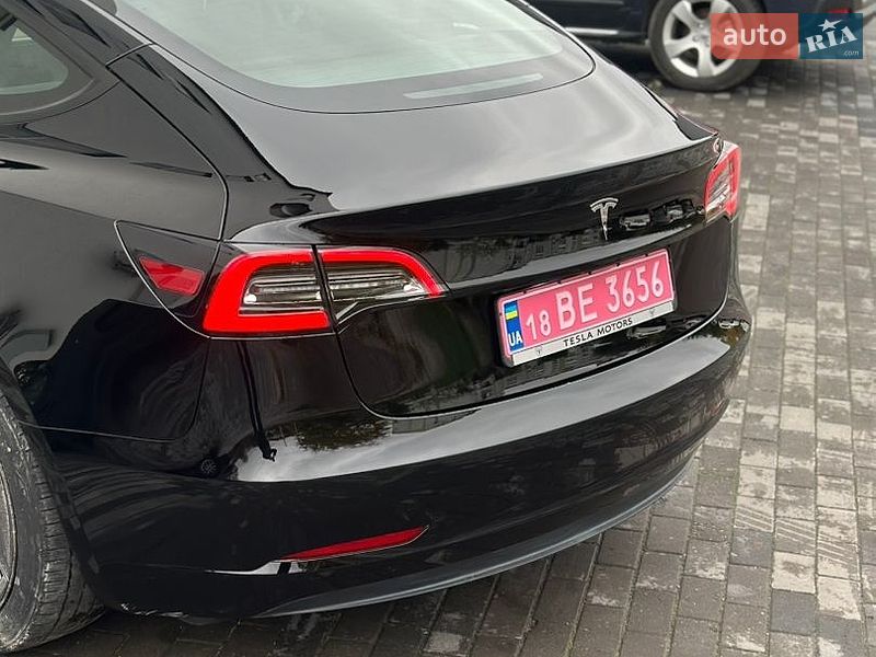 Седан Tesla Model 3 2023 в Дубно