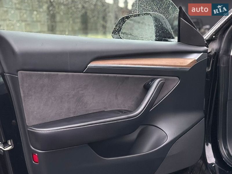 Седан Tesla Model 3 2023 в Дубно