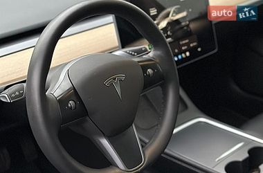 Седан Tesla Model 3 2023 в Дубно