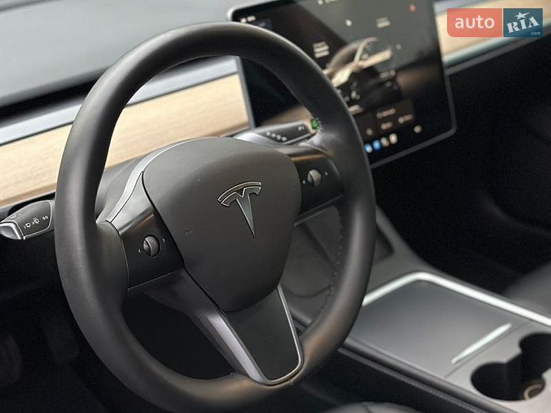 Седан Tesla Model 3 2023 в Дубно