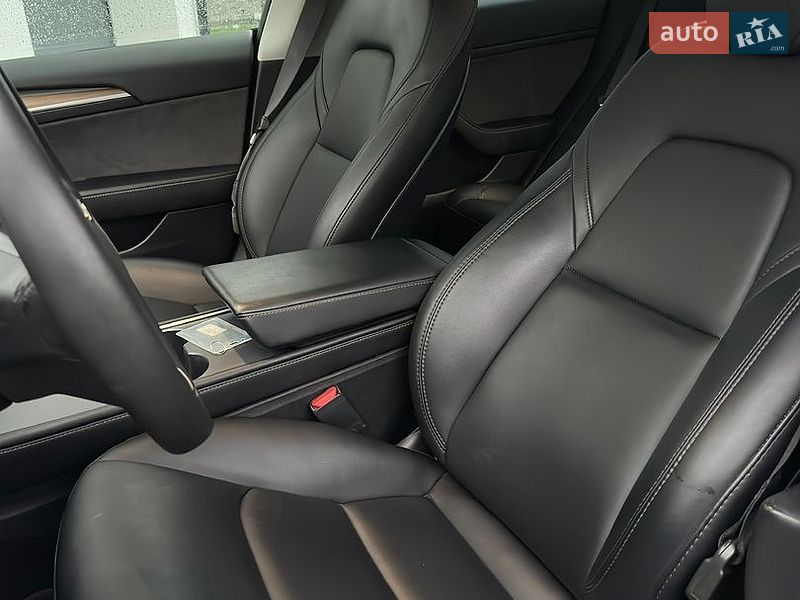 Седан Tesla Model 3 2023 в Дубно