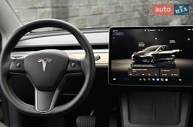 Седан Tesla Model 3 2023 в Дубні