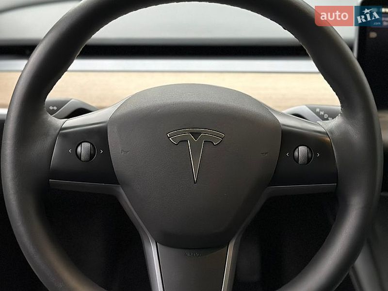 Седан Tesla Model 3 2023 в Дубно
