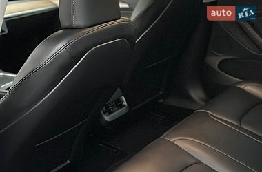 Седан Tesla Model 3 2023 в Дубні