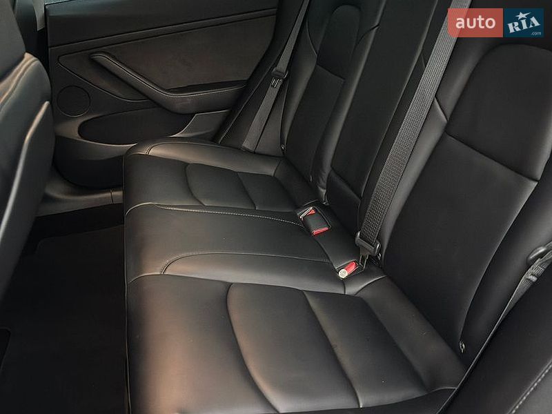 Седан Tesla Model 3 2023 в Дубно
