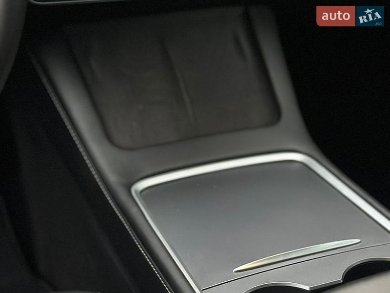 Седан Tesla Model 3 2023 в Дубно