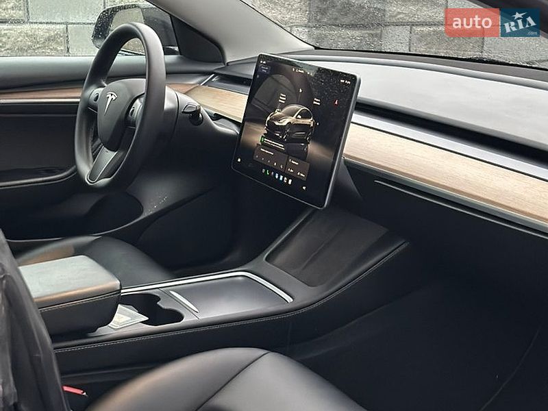 Седан Tesla Model 3 2023 в Дубно