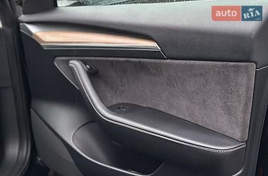 Седан Tesla Model 3 2023 в Дубно