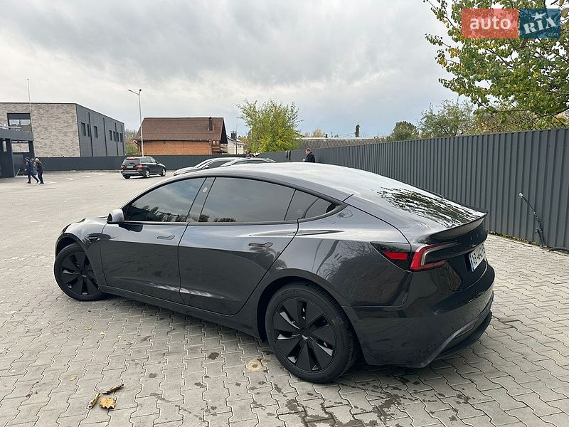 Седан Tesla Model 3 2024 в Виннице