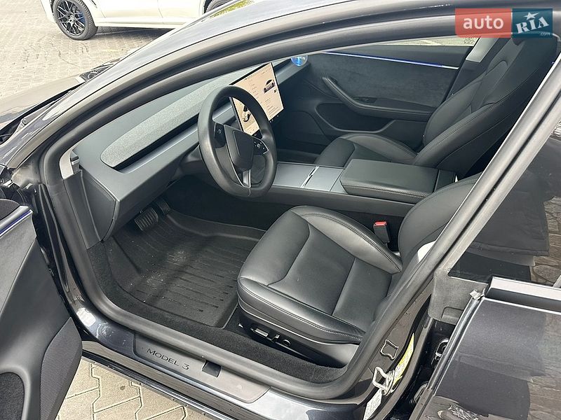 Седан Tesla Model 3 2024 в Виннице