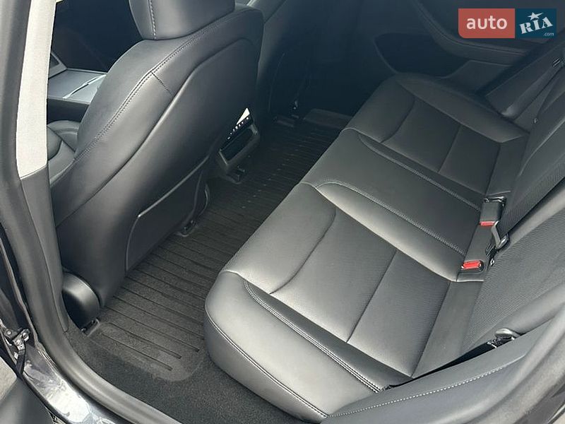Седан Tesla Model 3 2024 в Виннице