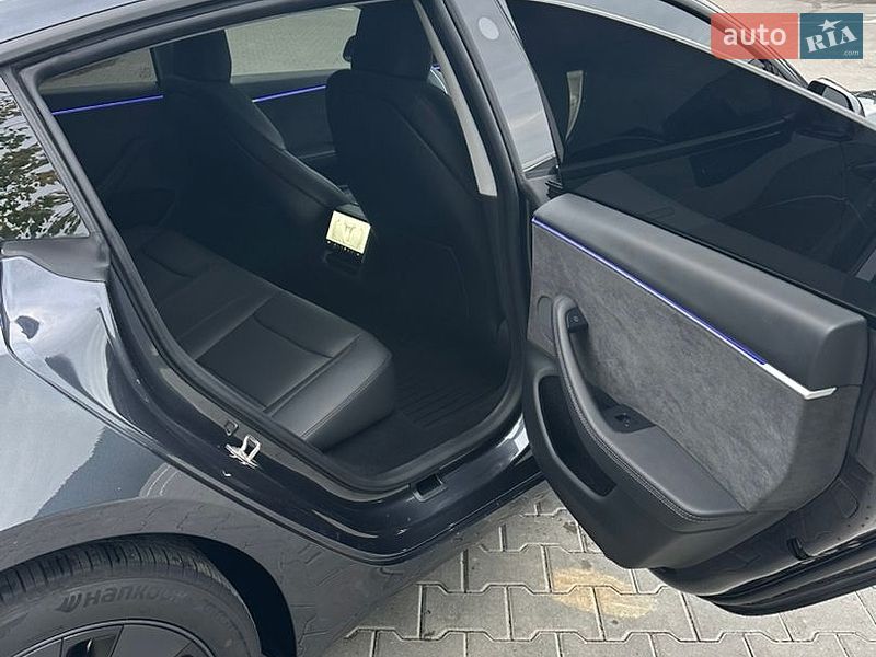 Седан Tesla Model 3 2024 в Виннице