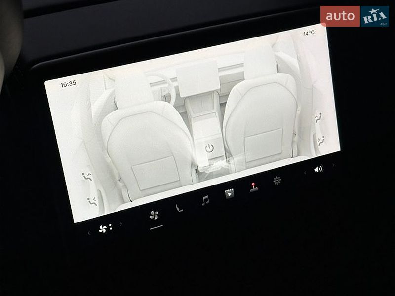 Седан Tesla Model 3 2024 в Виннице