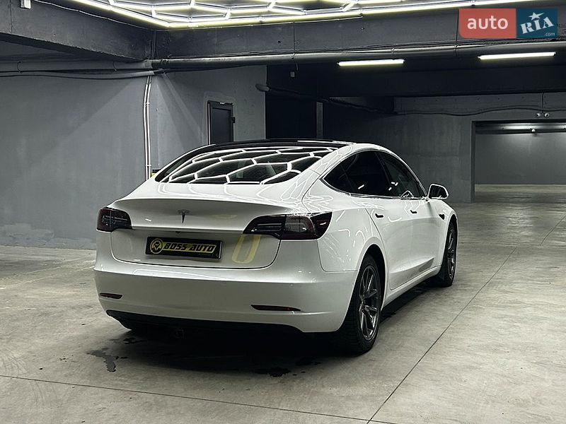 Седан Tesla Model 3 2019 в Черновцах