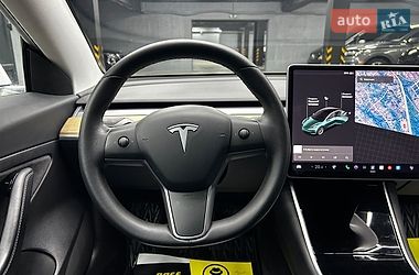 Седан Tesla Model 3 2019 в Черновцах