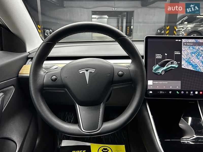 Седан Tesla Model 3 2019 в Черновцах