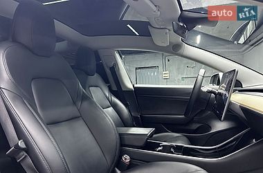 Седан Tesla Model 3 2019 в Черновцах
