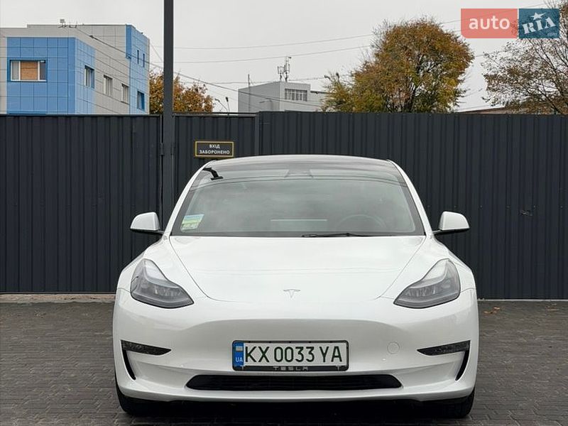 Седан Tesla Model 3 2023 в Харкові