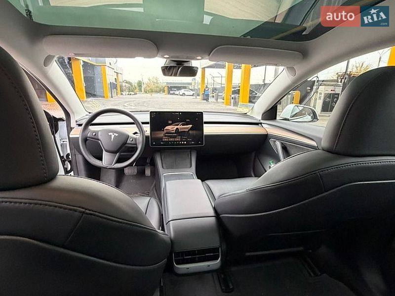 Седан Tesla Model 3 2023 в Харкові