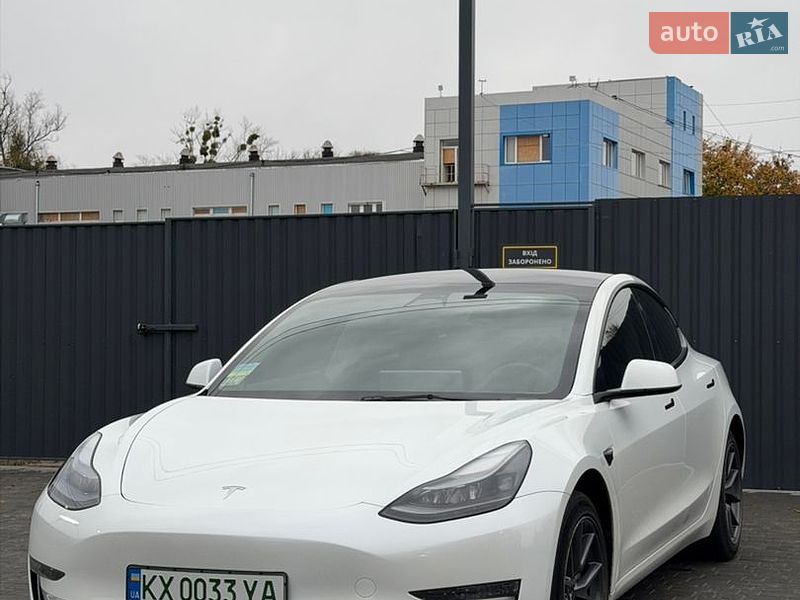 Седан Tesla Model 3 2023 в Харкові