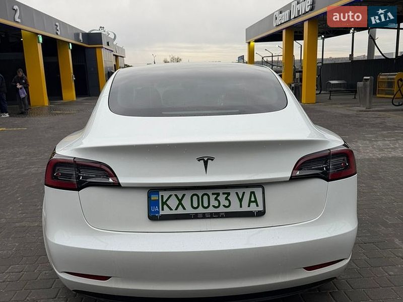 Седан Tesla Model 3 2023 в Харкові