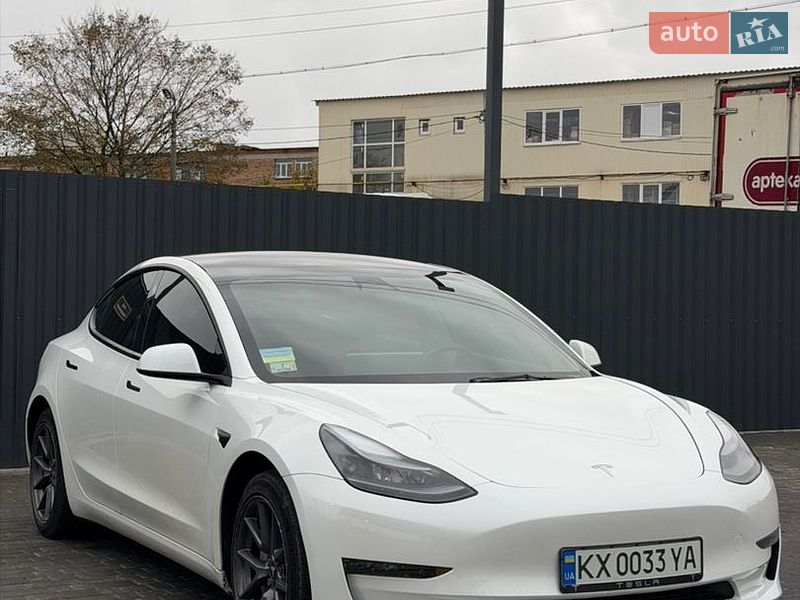 Седан Tesla Model 3 2023 в Харкові
