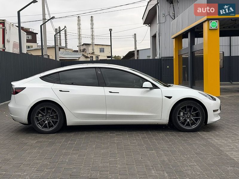 Седан Tesla Model 3 2023 в Харкові