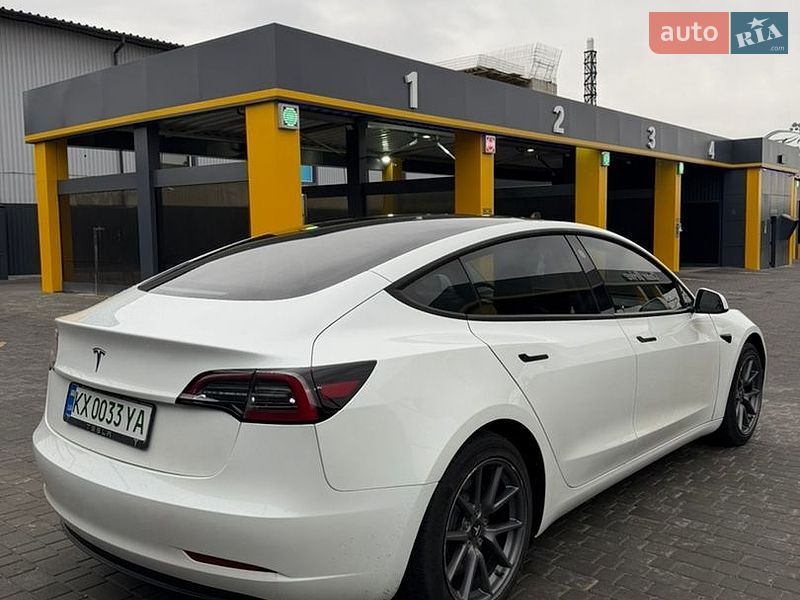 Седан Tesla Model 3 2023 в Харкові