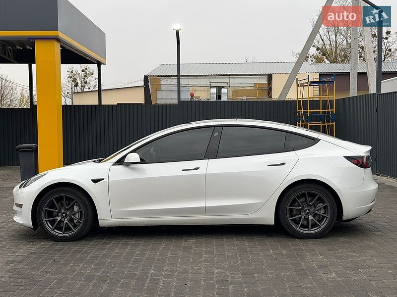 Седан Tesla Model 3 2023 в Харкові