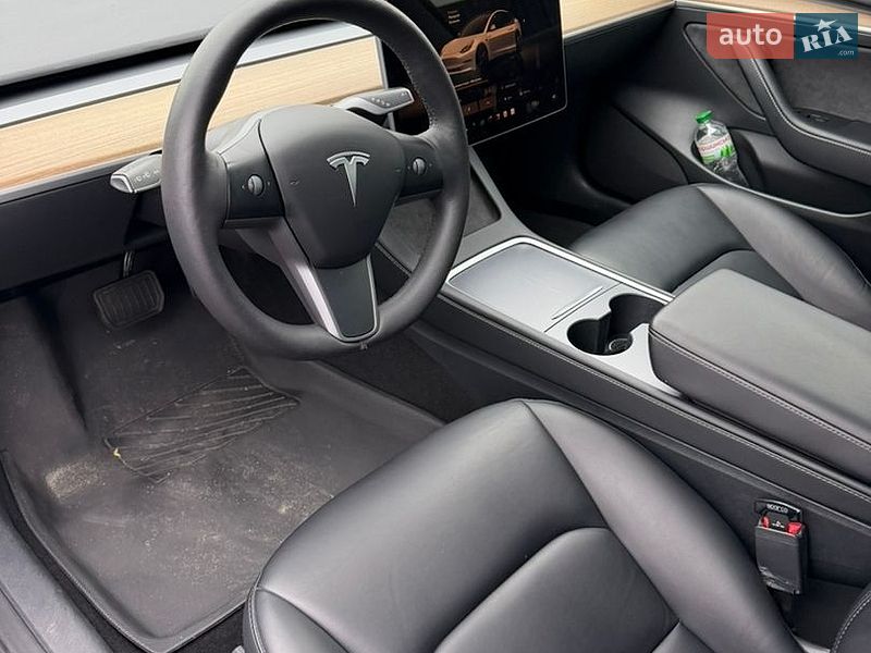 Седан Tesla Model 3 2023 в Харкові