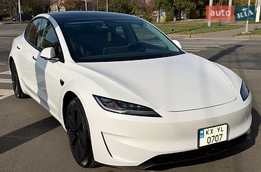 Седан Tesla Model 3 2025 в Харкові