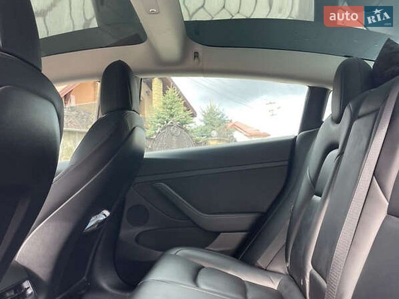 Седан Tesla Model 3 2022 в Львове