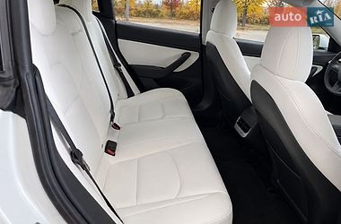Седан Tesla Model 3 2020 в Львове