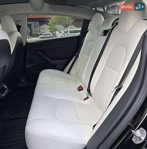 Седан Tesla Model 3 2022 в Киеве