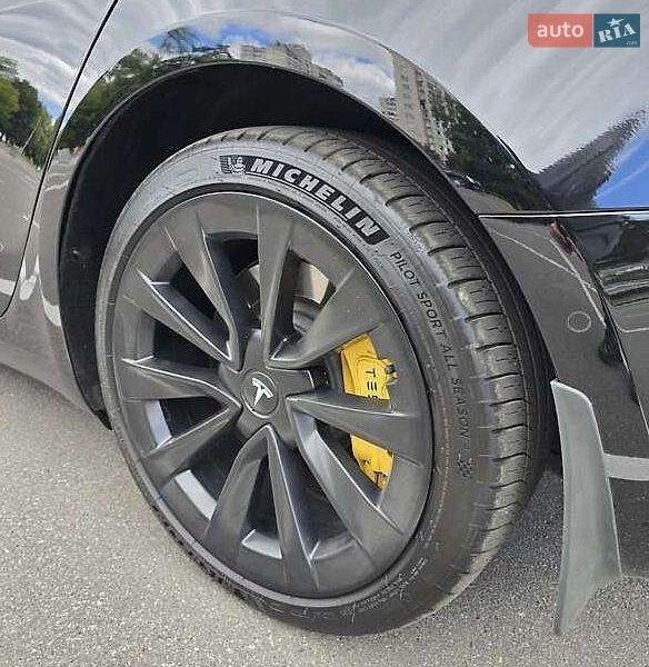 Седан Tesla Model 3 2022 в Киеве