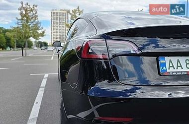 Седан Tesla Model 3 2022 в Киеве