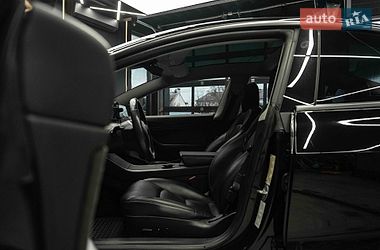 Седан Tesla Model 3 2019 в Черновцах