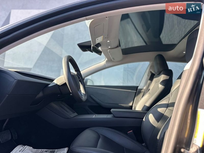 Седан Tesla Model 3 2024 в Виннице