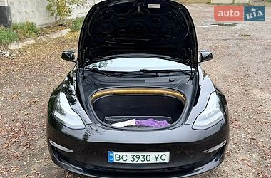 Седан Tesla Model 3 2019 в Рудки