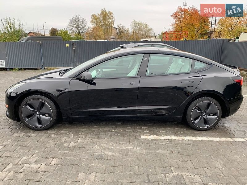 Седан Tesla Model 3 2023 в Хмельницькому