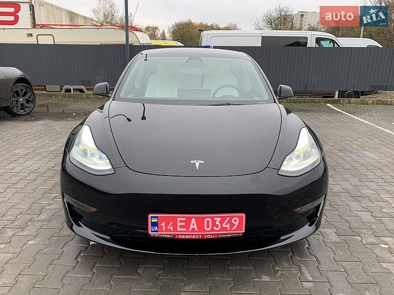 Седан Tesla Model 3 2023 в Хмельницькому