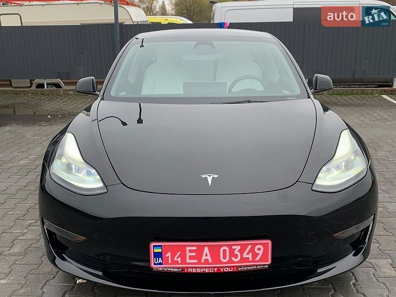 Седан Tesla Model 3 2023 в Хмельницькому