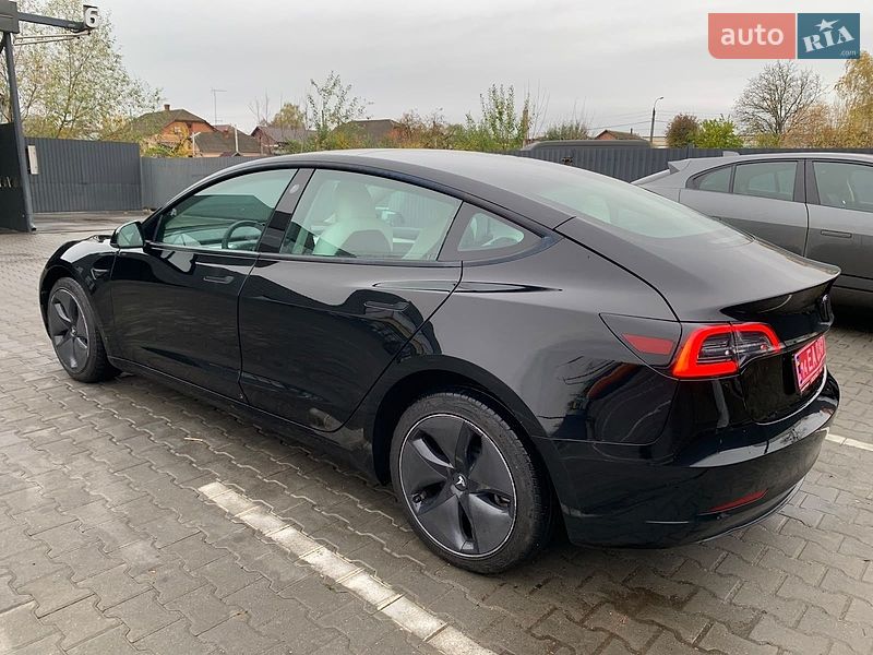 Седан Tesla Model 3 2023 в Хмельницькому