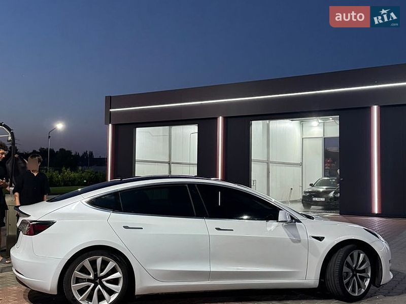 Седан Tesla Model 3 2019 в Виннице