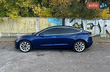 Седан Tesla Model 3 2020 в Львові